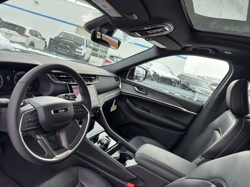 New 2025 Jeep Grand Cherokee Limited image 25