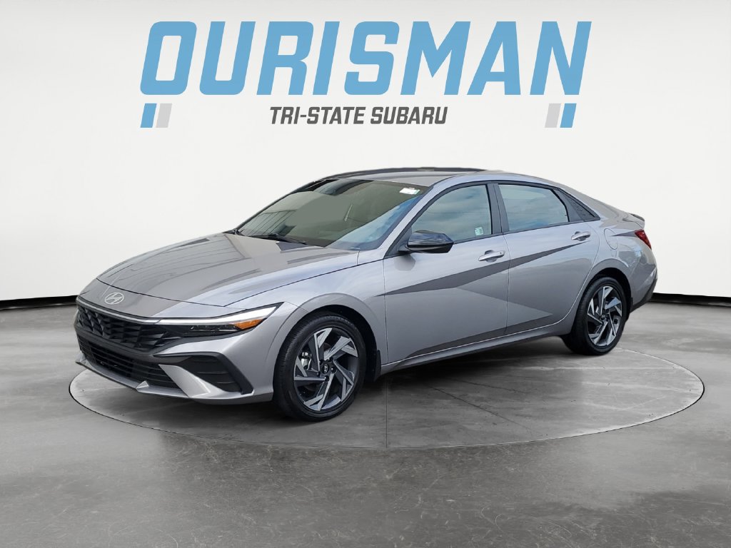 Used 2025 Hyundai Elantra Sport FWD image 2