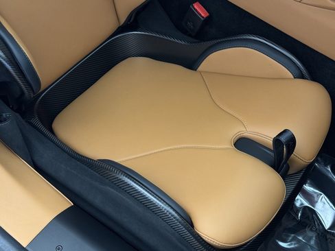 Used 2025 Aston Martin DB12 image 38