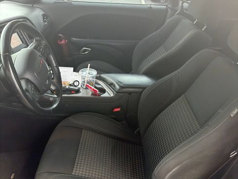 Used 2016 Dodge Challenger SXT RWD image 6