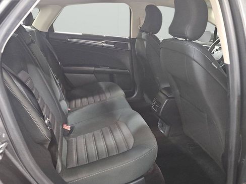 Used 2017 Ford Fusion SE w/ Fusion SE Technology Package FWD image 13