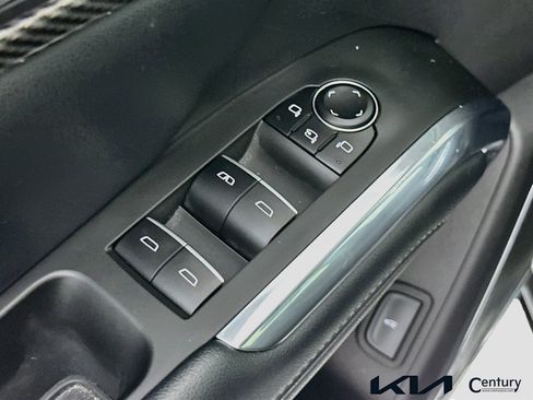 Used 2025 Chevrolet Traverse High Country AWD/4WD image 18