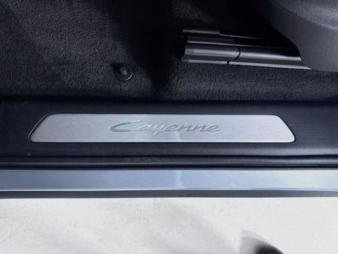 Used 2025 Porsche Cayenne Coupe AWD/4WD image 10