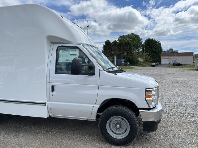 New 2027 Ford E-350 and Econoline 350 Super Duty w/ Power Equipment Group RWD image 4