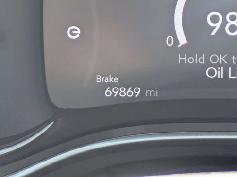 Used 2024 Chrysler Pacifica Limited FWD image 32