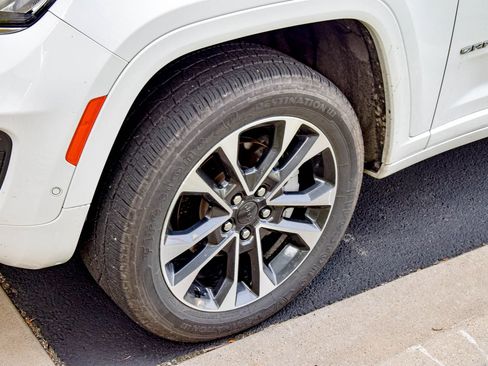 Used 2022 Jeep Grand Cherokee Overland AWD/4WD image 11