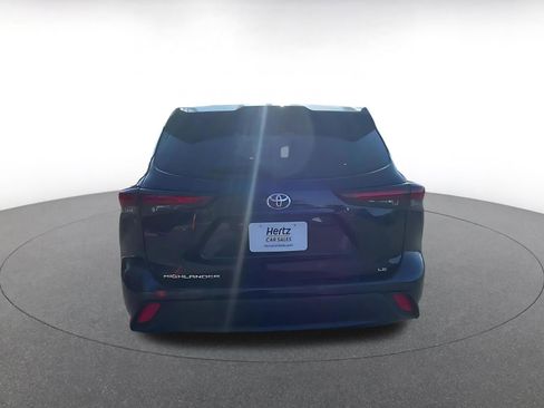 Used 2025 Toyota Highlander LE image 12