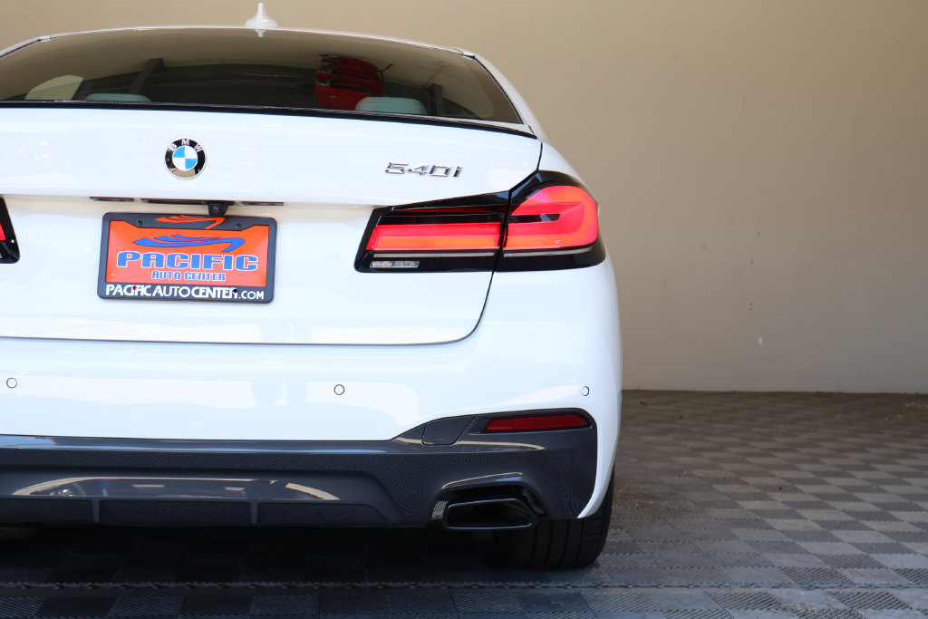 Used 2023 BMW 540i w/ M Sport Package RWD image 12