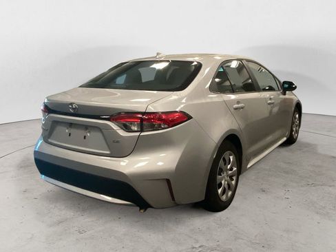 Used 2022 Toyota Corolla LE image 5