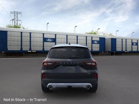 New 2025 Ford Escape SE w/ Class II Trailer Tow Package FWD image 5