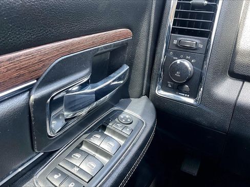 Used 2018 RAM 2500 Laramie AWD/4WD image 35