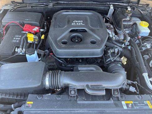 Used 2021 Jeep Wrangler Sport AWD/4WD image 31