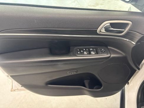 Used 2019 Jeep Grand Cherokee Limited AWD/4WD image 16