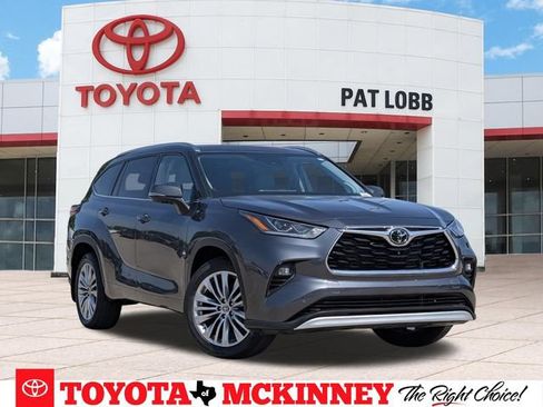 Used 2024 Toyota Highlander Platinum AWD/4WD image 1