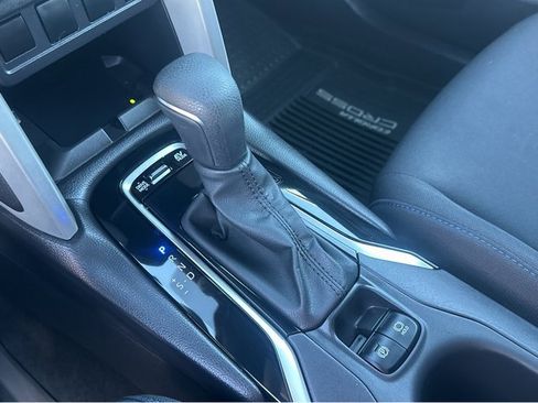 Used 2024 Toyota Corolla Cross SE image 30