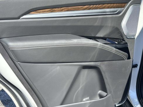 New 2025 Cadillac Escalade Sport Platinum w/ LPO, Floor Liner Package image 13