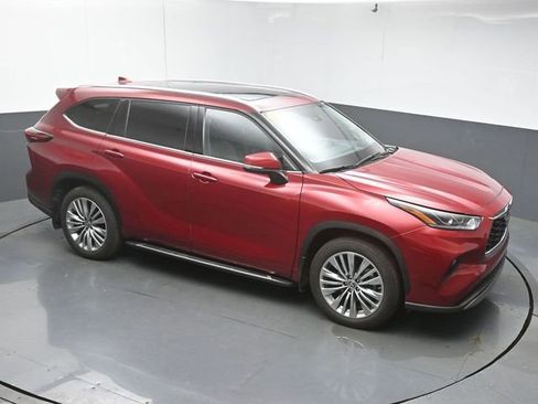 Used 2022 Toyota Highlander Platinum AWD/4WD image 42