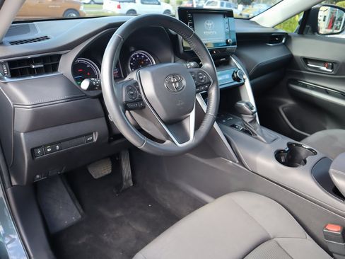 Used 2022 Toyota Venza LE image 23