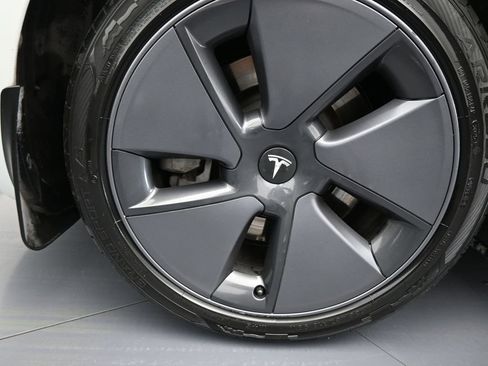 Used 2023 Tesla Model 3 Standard Range image 39