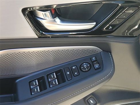 Used 2023 Acura MDX SH-AWD w/ Technology Package image 17