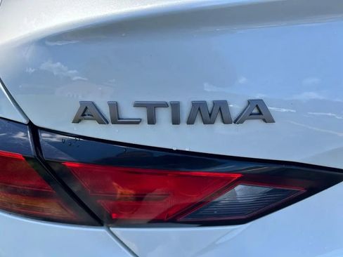 Used 2024 Nissan Altima 2.5 SV FWD image 10