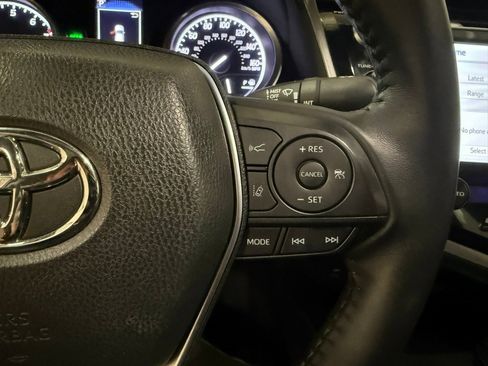 Used 2018 Toyota Camry SE image 32