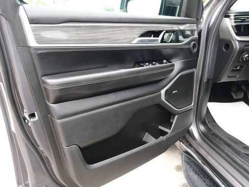 Used 2022 Jeep Wagoneer Series II AWD/4WD image 15