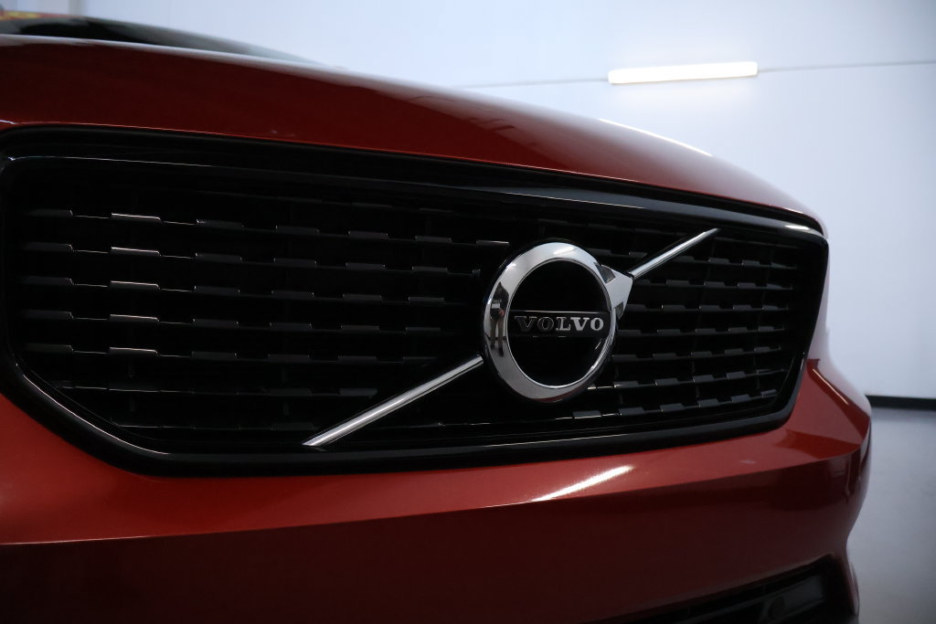 Used 2020 Volvo XC40 T5 R-Design AWD/4WD image 9