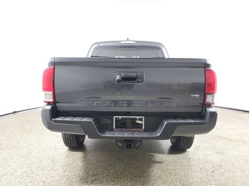 Used 2022 Toyota Tacoma SR5 w/ Technology Package image 5