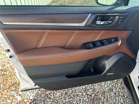 Used 2018 Subaru Outback 3.6R Touring image 11