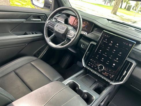 Used 2024 GMC Acadia Elevation AWD/4WD image 10