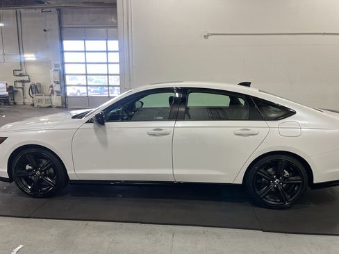 Certified 2025 Honda Accord Sport image 9