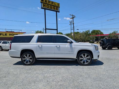 Used 2017 GMC Yukon XL Denali w/ Open Road Package AWD/4WD image 5