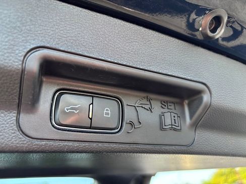 Used 2020 Ford Explorer XLT w/ Equipment Group 202A AWD/4WD image 21