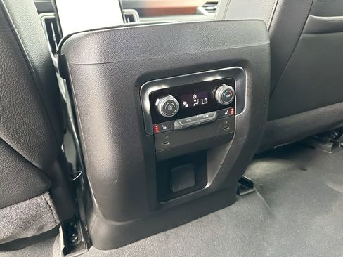 Used 2025 GMC Yukon Denali image 27