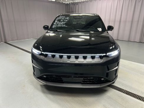 Used 2024 Jeep Wagoneer Launch Edition image 2