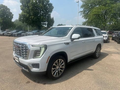 New 2026 GMC Yukon XL Denali w/ Denali Reserve Package AWD/4WD image 4