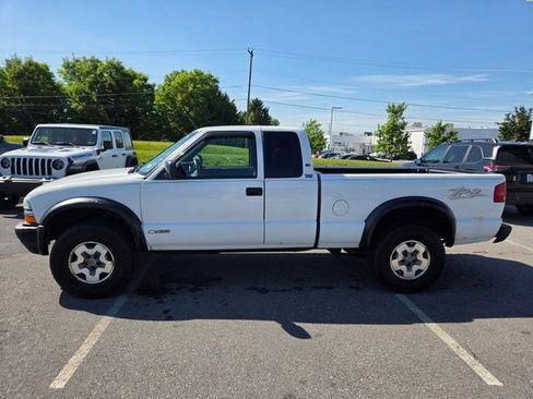 Used 2003 Chevrolet S10 Pickup LS w/ LS Preferred Equipment Group AWD/4WD image 7
