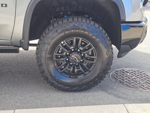 New 2026 Chevrolet Silverado 2500 ZR2 w/ LPO, Dark Essentials Package AWD/4WD image 9