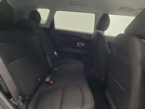 Used 2016 Kia Soul + image 19