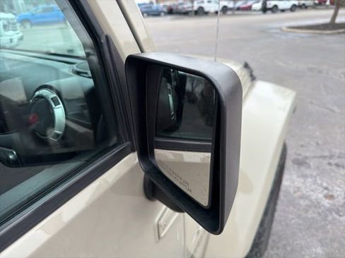 Used 2018 Jeep Wrangler Unlimited Sahara image 5