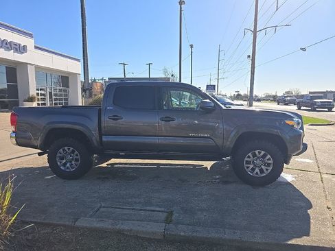 Used 2017 Toyota Tacoma SR5 w/ Tow Package image 3