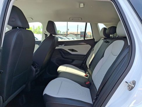 Certified 2025 Volkswagen Tiguan SE AWD/4WD image 10