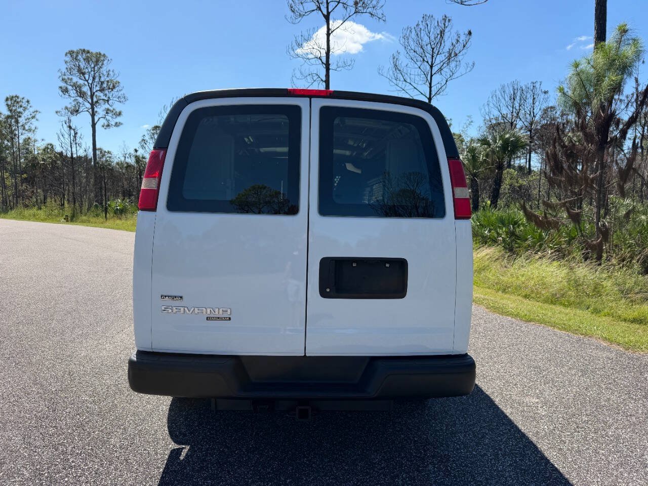 Used 2011 GMC Savana 2500 RWD image 4
