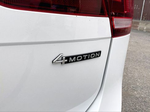 Certified 2023 Volkswagen Tiguan SEL R-Line AWD/4WD image 7
