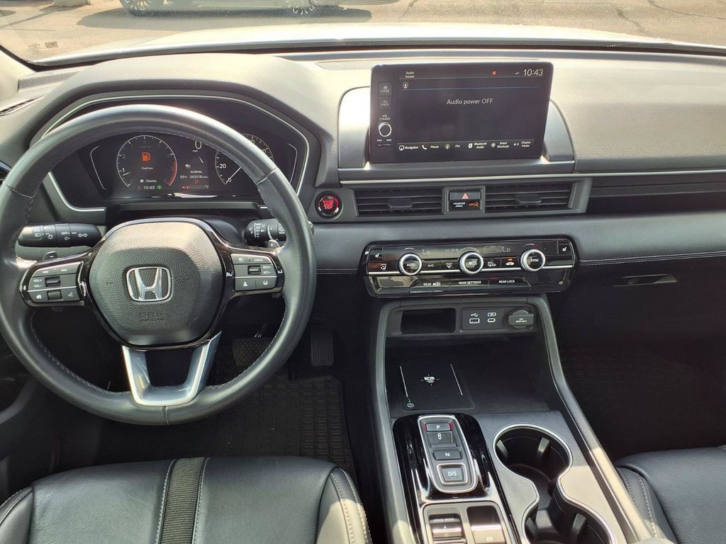 Used 2023 Honda Pilot Touring image 13