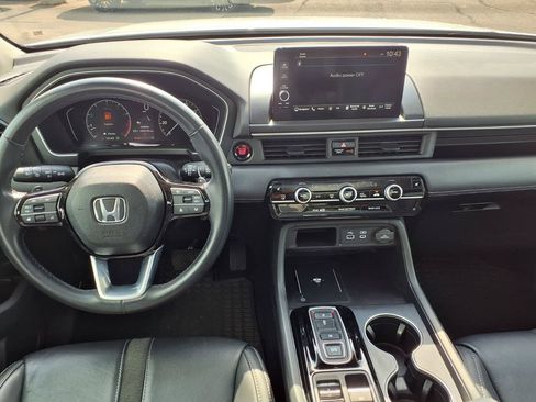 Used 2023 Honda Pilot Touring image 13