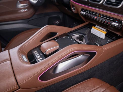 New 2026 Mercedes-Benz GLS 580 4MATIC image 21