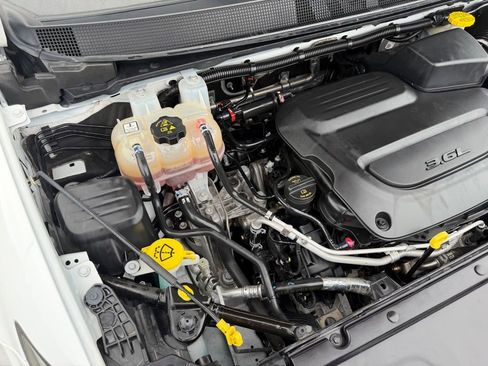 Used 2023 Chrysler Pacifica Touring-L FWD image 39
