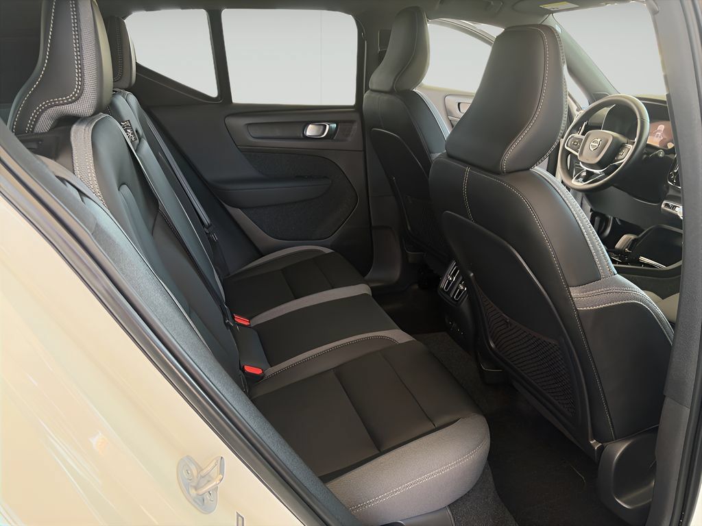 Used 2023 Volvo XC40 Recharge Ultimate AWD/4WD image 13